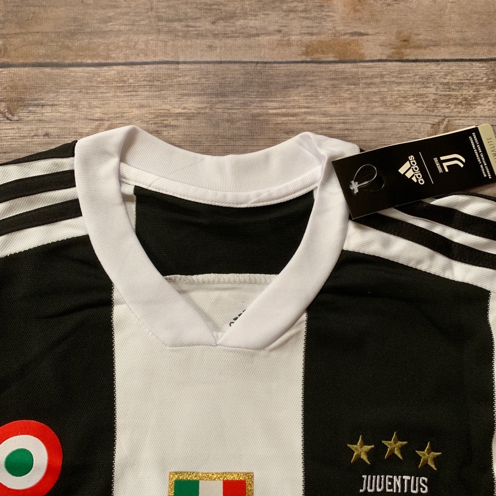 Juventus Ronaldo White Jersey - Picture 4 of 6